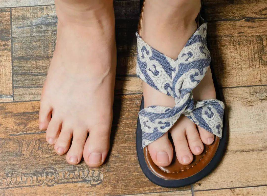 好穿不累脚谁穿谁美的罗马凉鞋,选这种才不花冤枉钱!