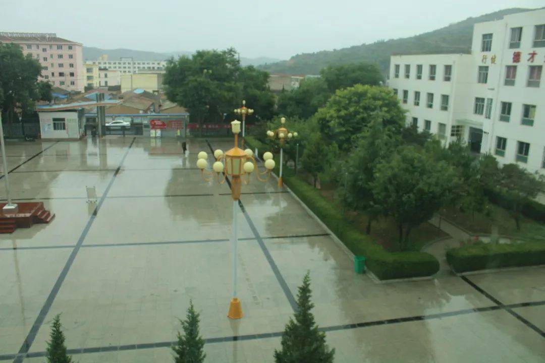 庄浪二中召开2024年春季学期法治教育暨纪律教育大会