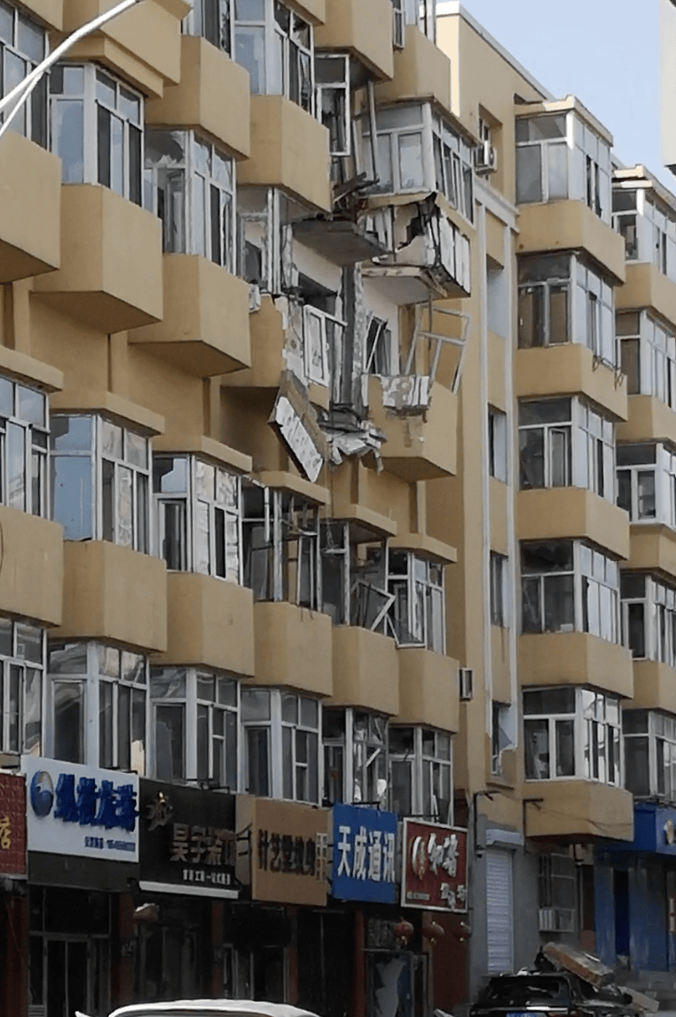 哈尔滨香坊区一居民楼疑煤气爆炸，已致1死3伤