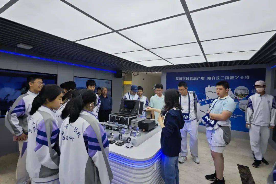 边走边学,研学路上处处是课堂~_活动_年级_植物园