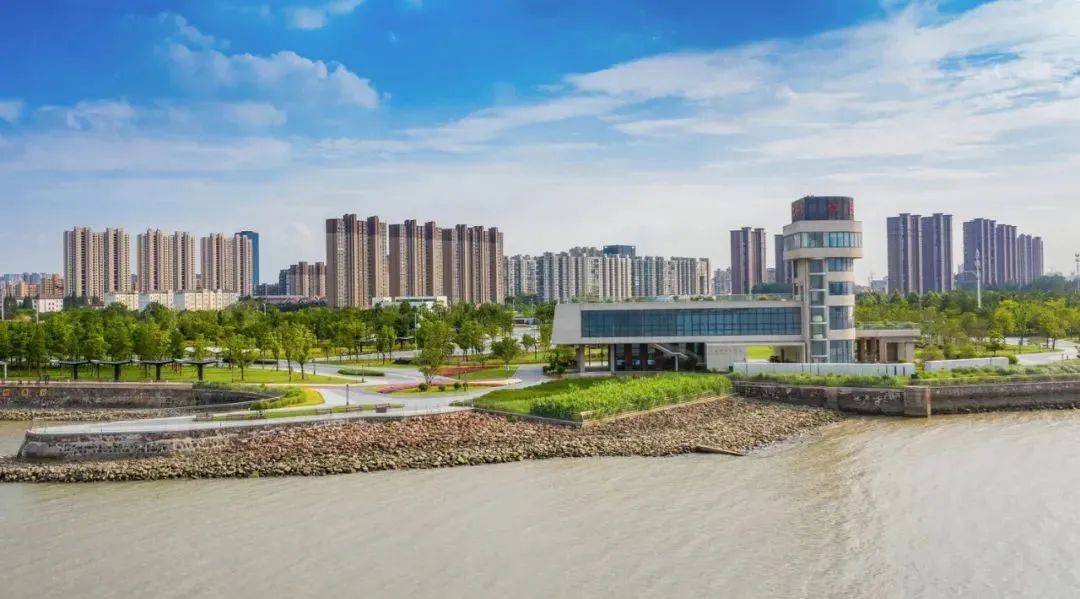 2022年7月5日,江苏省江阴市,汽渡搬迁后建成的黄田港公园