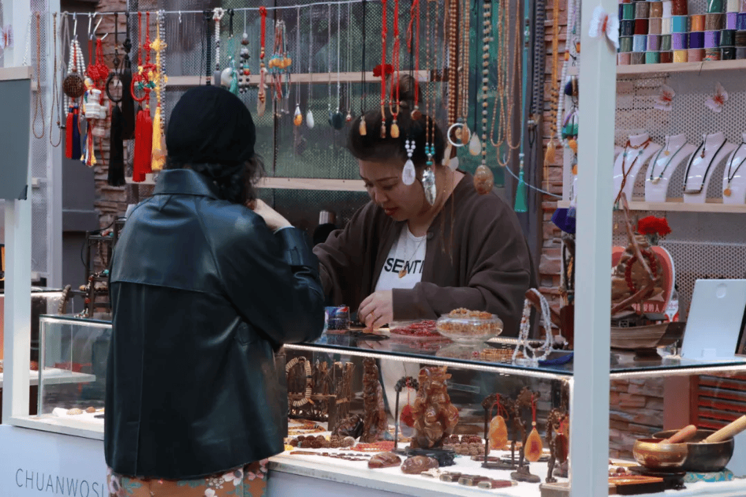 中俄商品展逊克展区人气旺,多种特色产品倍受青睐_玛瑙_逊克县_产业
