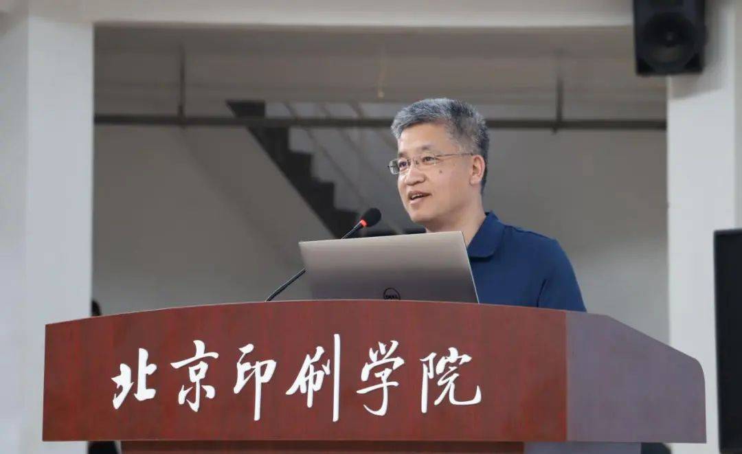 在心理公开课上,国际关系学院副教授李胜强用深入浅出的方式为同学们