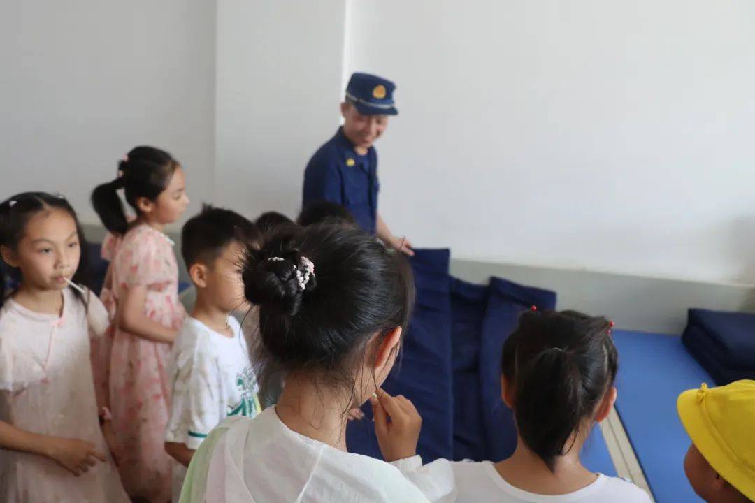 中国移动通信集团广西有限公司荔浦分公司职工及其子女走进荔浦市荔城