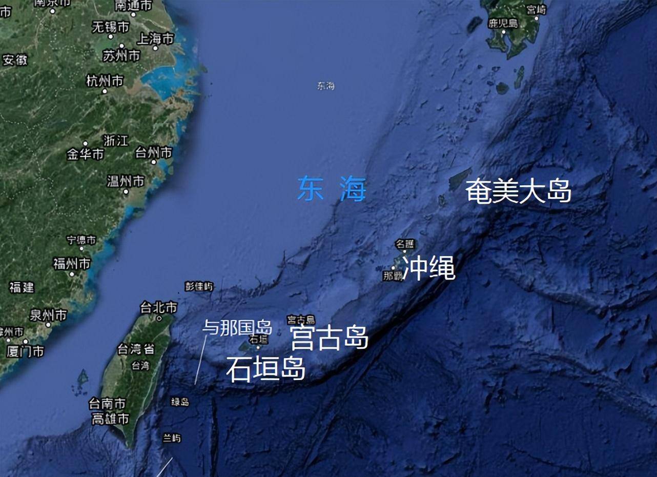 就在东部战区海空军等兵力围向台岛时,日本陆自驻与那国岛和石垣岛的"