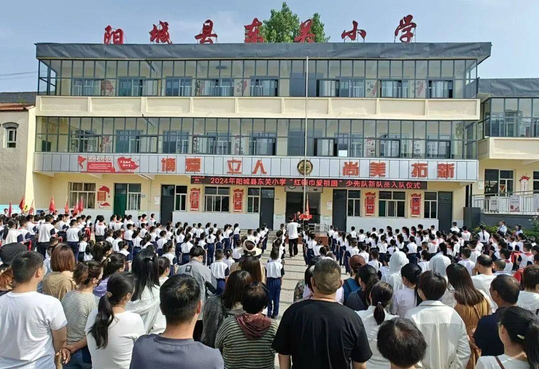 山西各级少先队组织开展"红领巾爱祖国"新队员入队仪式_少先队员_小学