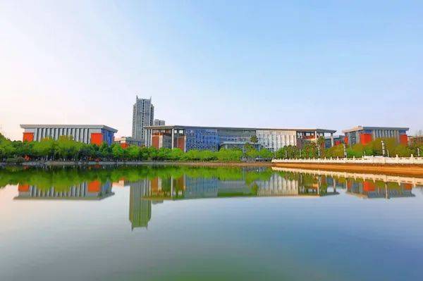 《中国社会科学报》整版刊登报道西南政法大学新闻传播学院法治新闻人