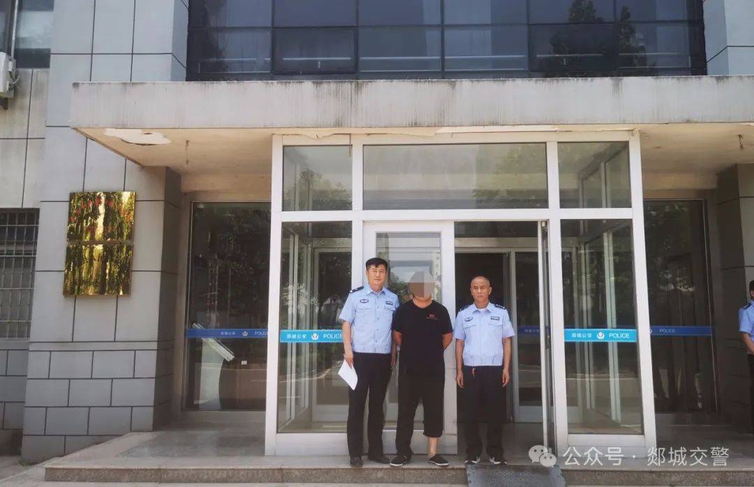 突发！郯城一地发生车祸，一辆农用车与叉车碰撞后逃逸...
