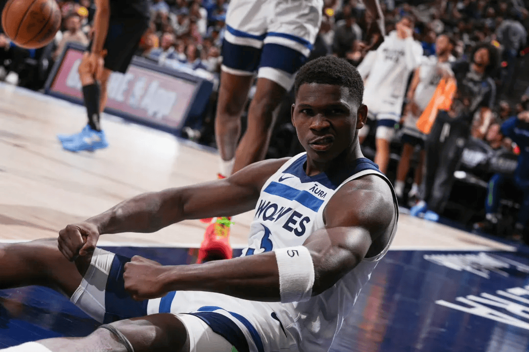 这才是签名球鞋的 "金钥匙" ?」_球员_篮球_年轻人