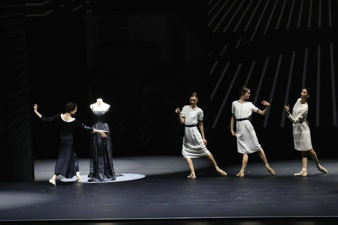 "mode"与"danse"奇妙碰撞 | 斯维特兰娜·扎哈洛娃演绎美之传奇