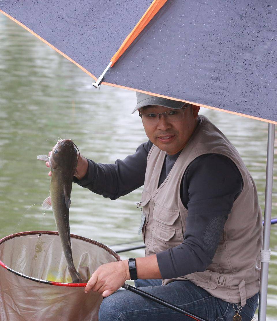 北京市钓鱼协会会员赛举行 近百名垂钓高手参赛