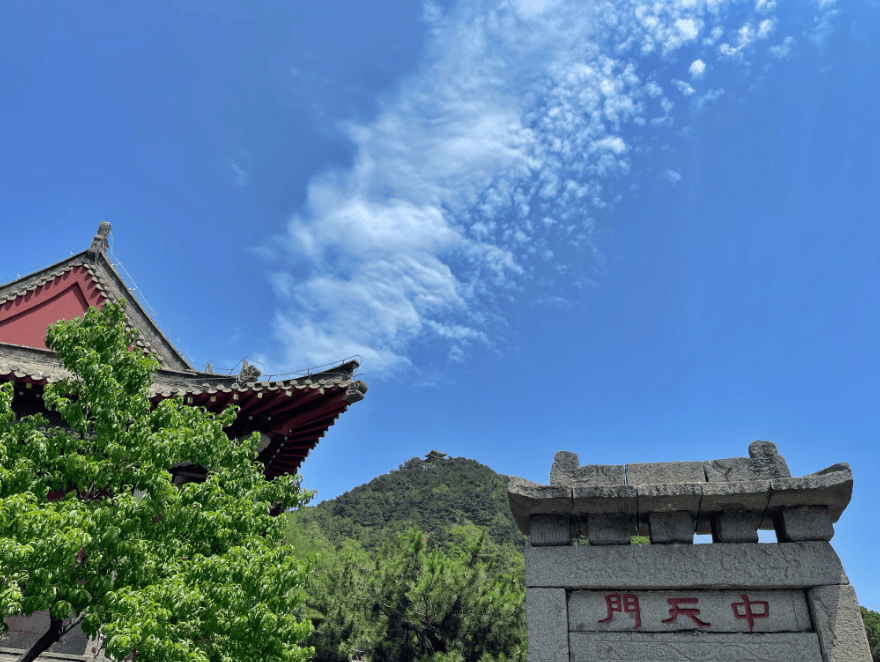 组图|雨后泰山中天门云雾缭绕宛如仙境