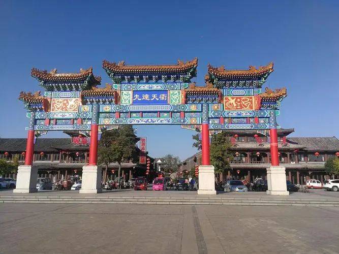 "九达天衢"牌坊是古城德州的标志性建筑,既是德州古城在中国政区中所
