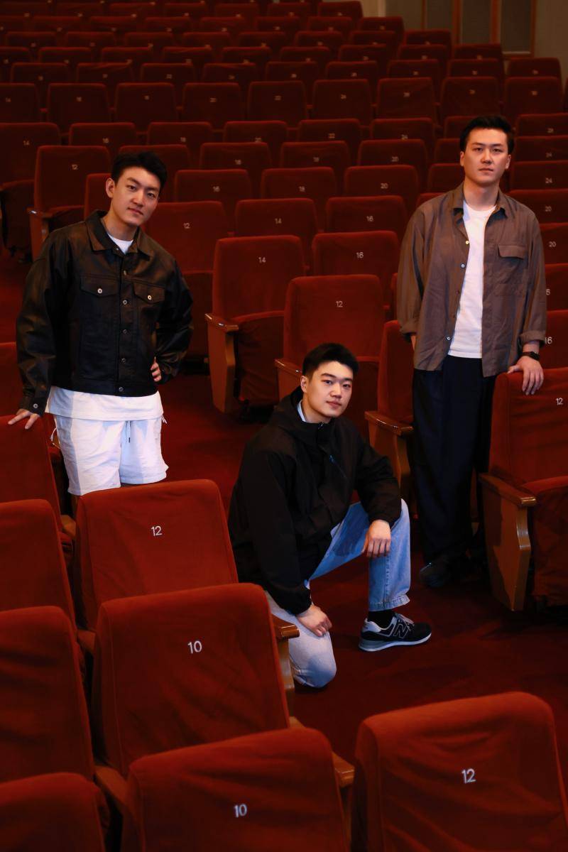 人艺舞台上的"曹氏三兄弟" 只做自己的"天之骄子"_龚