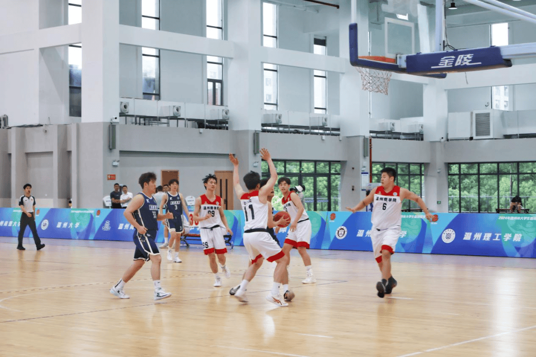 温州大学生篮球联赛开幕,吴前现场助威