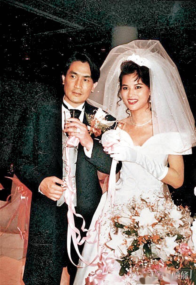 72岁"秦始皇"飞泰国拜佛求姻缘!与小30岁三婚娇妻分居不离婚