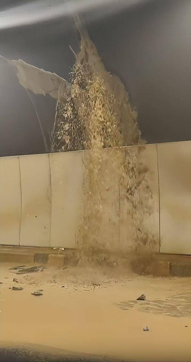 越闹越大!隧道出现渗水情况,现场如同水帘洞,通车时间不足3年