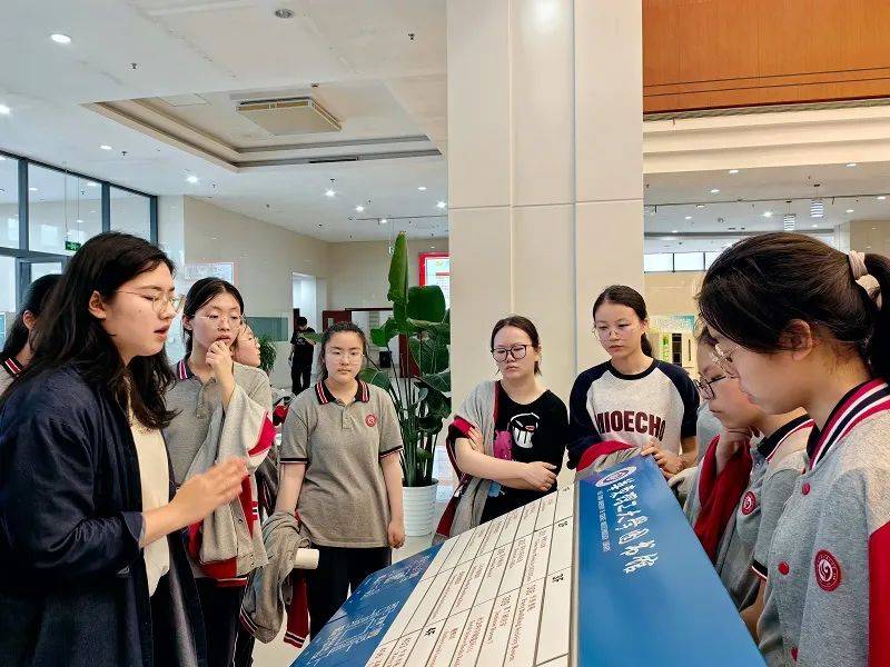 追光而行 逐梦之旅——曙光中学2026届高一年级走进华东理工大学