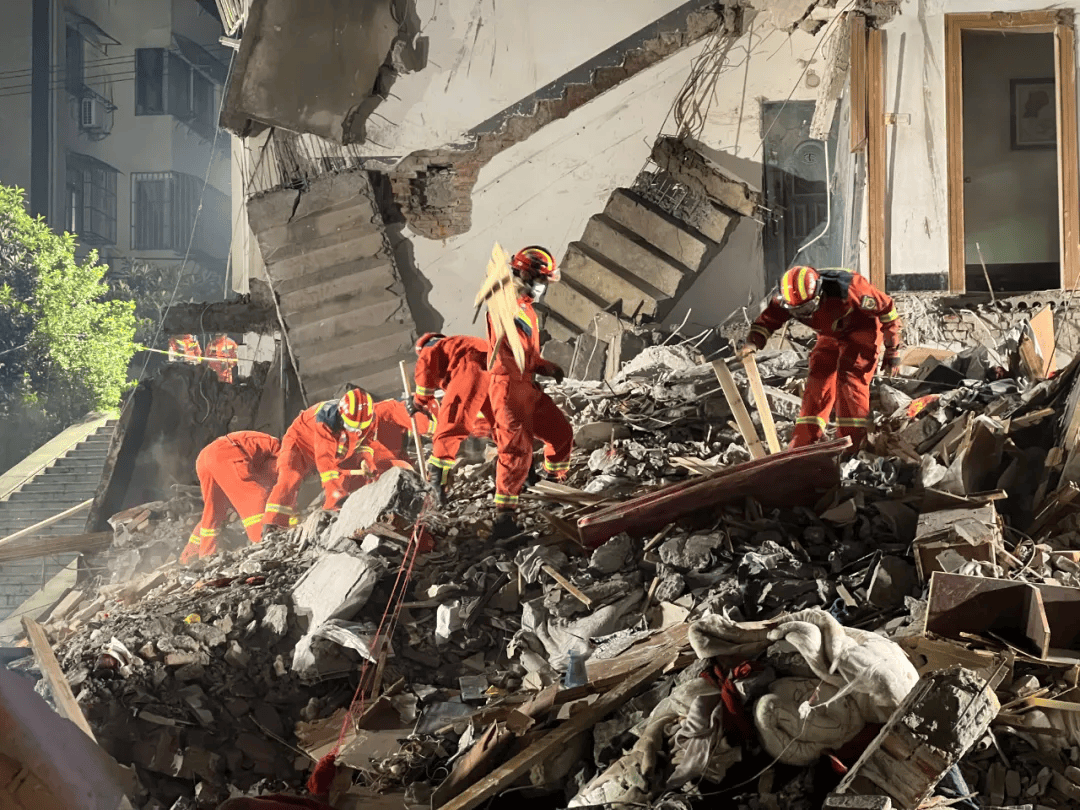 突发!一小区楼栋坍塌,多人失联……附近商户发声