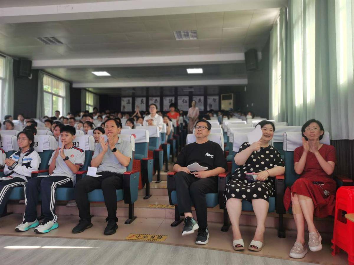 展青春风采!红钢城中学举行政史情景剧表演比赛
