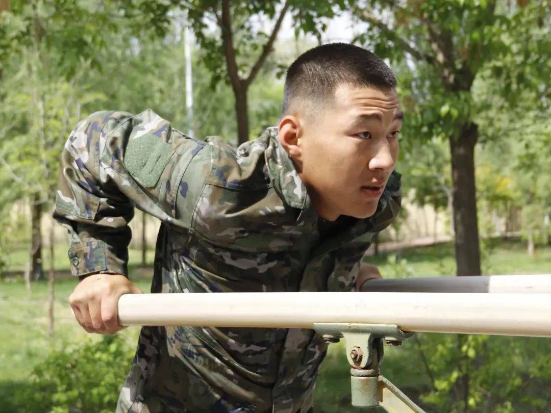 他就是武警宁夏总队新兵团新兵杨帅.