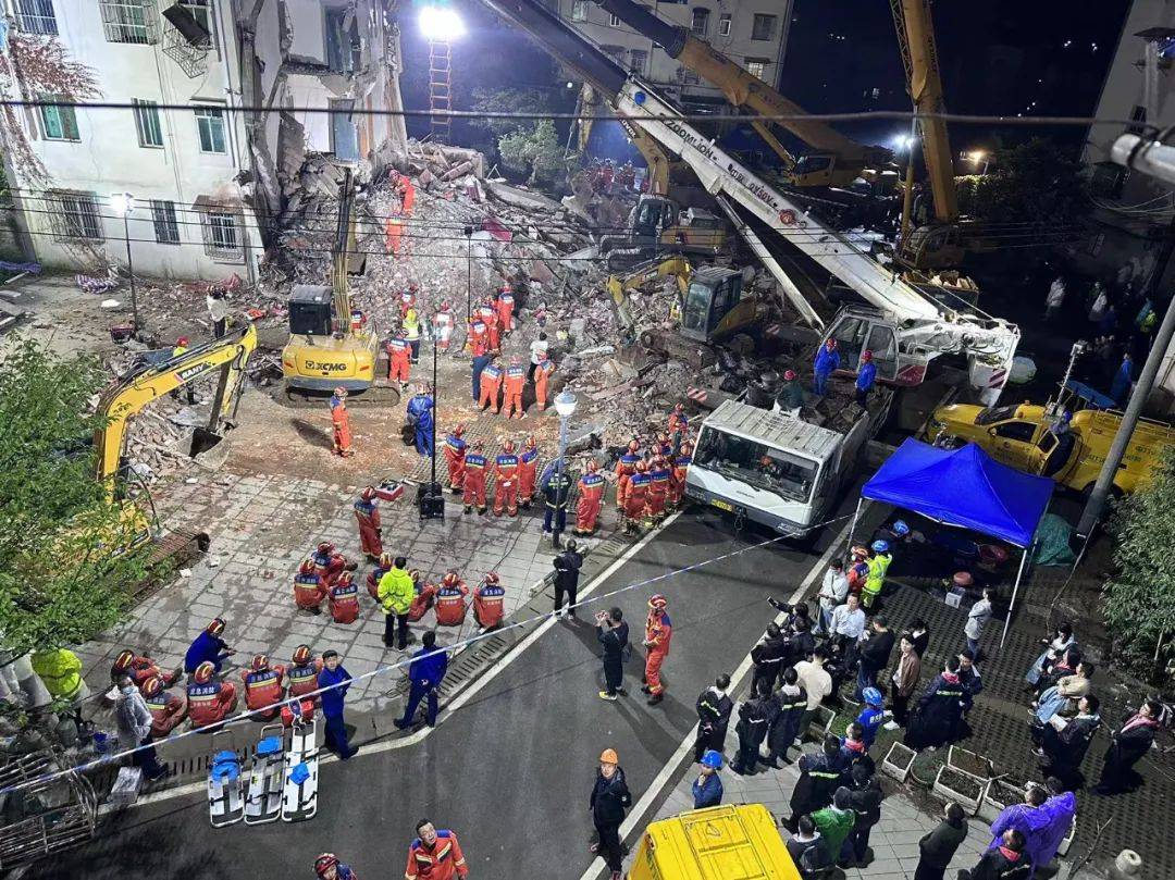 突发!一小区楼栋坍塌,多人失联……附近商户发声