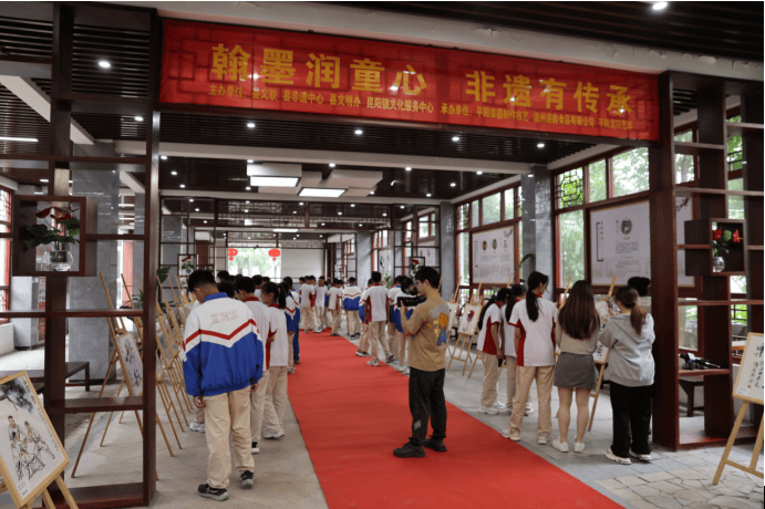 播下非遗传承的“种子”！昆阳镇开展平阳非遗进校园书画展活动_文化_三支队