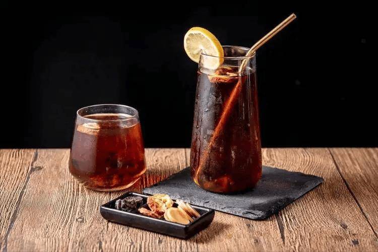 52岁大姐每天一杯酸梅汤,3个月后去医院检查,身体出现什么变化