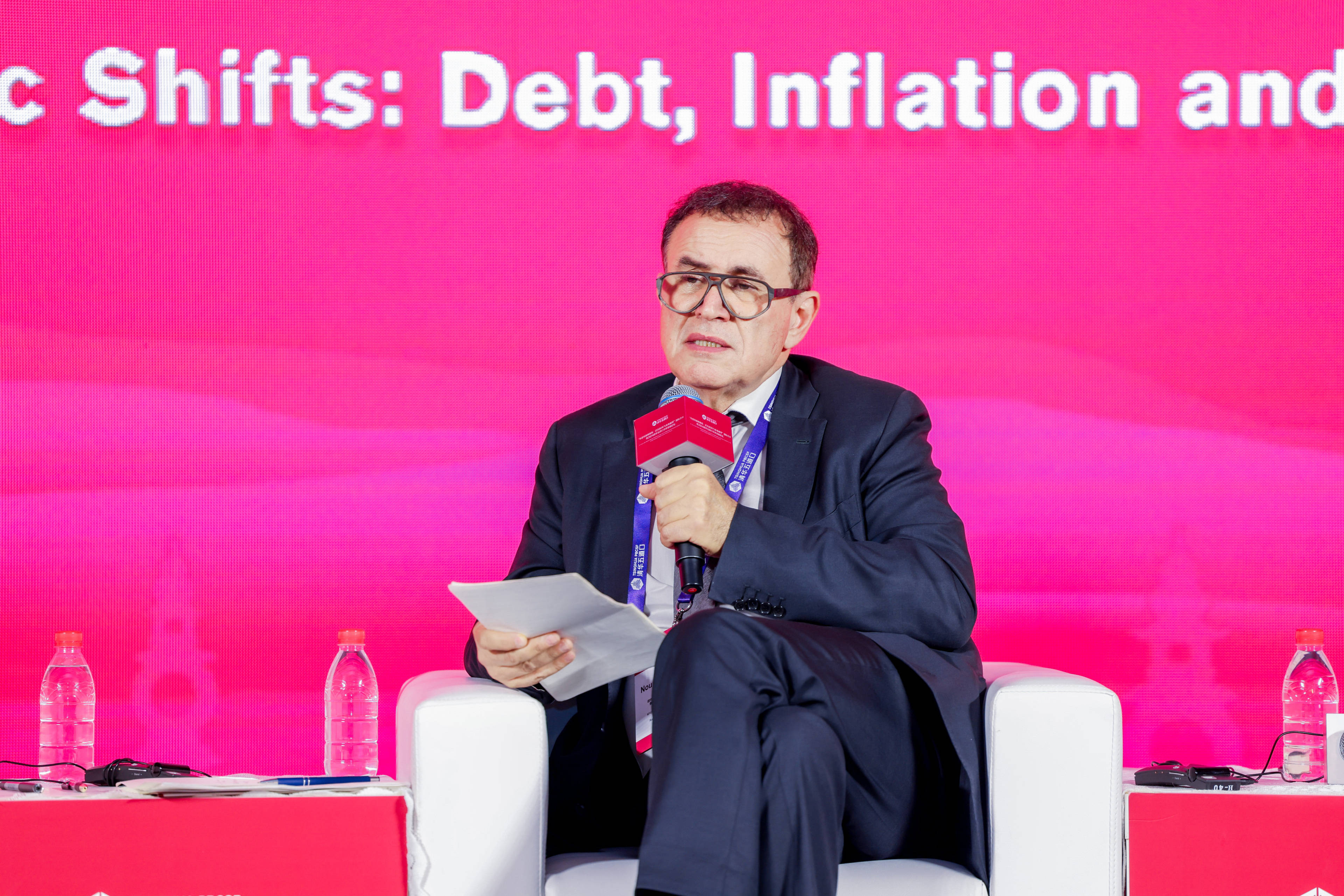 末日博士”鲁里埃尔·罗比尼：过去大家认为美元将是主导货币，但现在都在谈去美元化_搜狐网