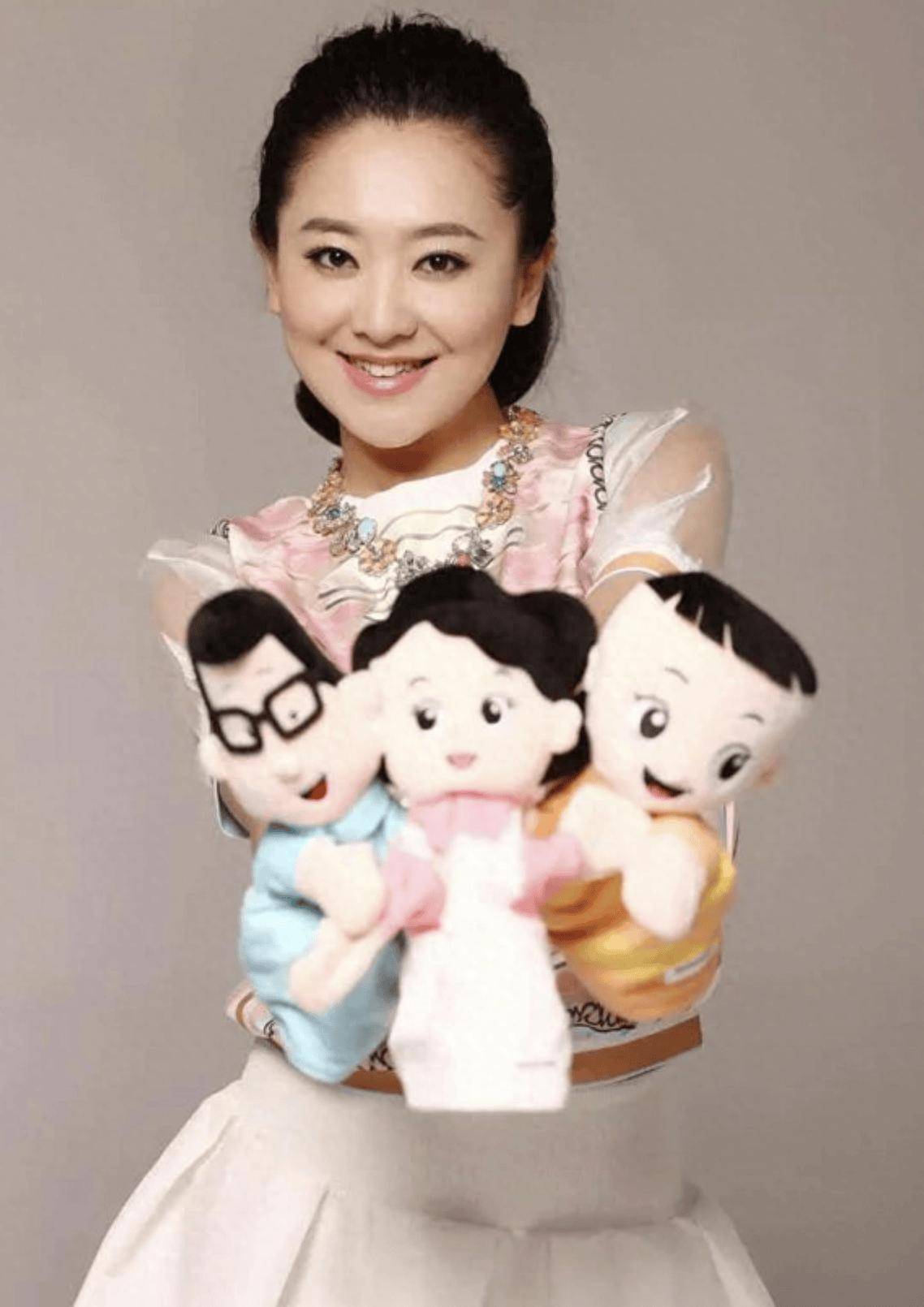 "月亮姐姐"王淏:39岁嫁富商生了孩子,如今过得怎么样了?