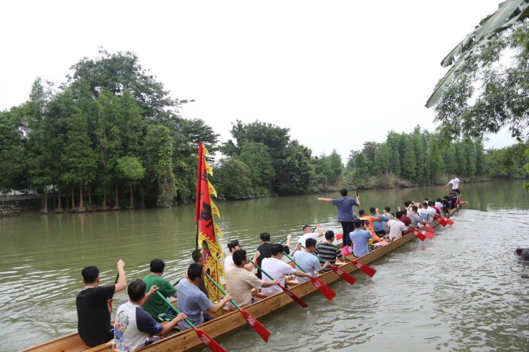 游龙舟·进莞来|"新龙"骏水,麻涌举行新龙舟下水仪式