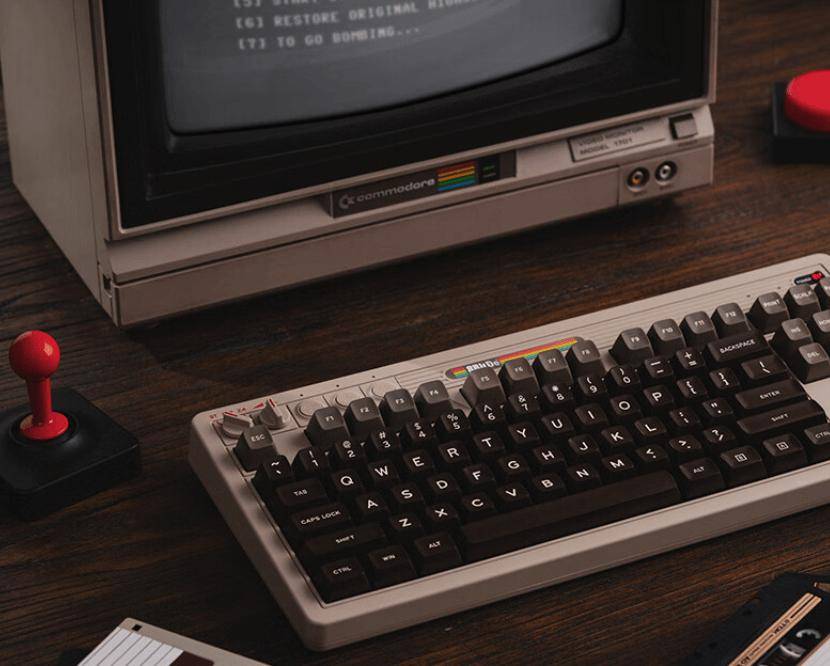 八位堂Retro87 C64复古机械键盘发布 设计Power大红灯