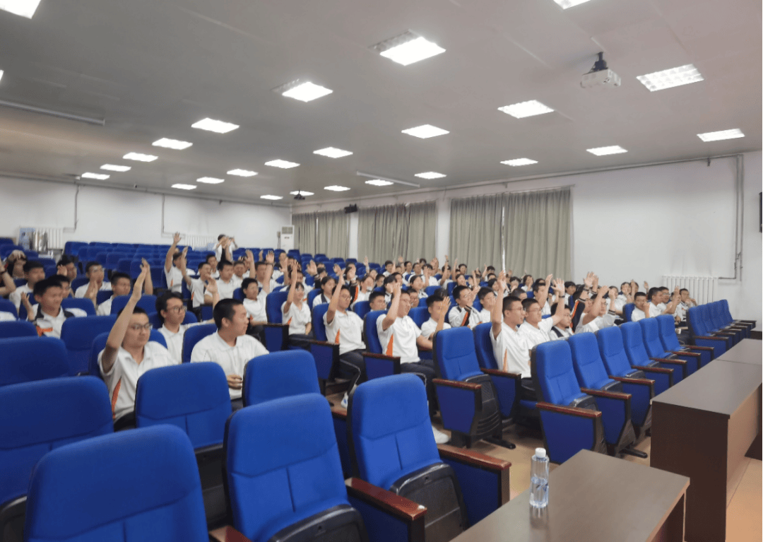 物理与信息工程学院科普团队前往沧州市第二中学开展科普讲座_张青青