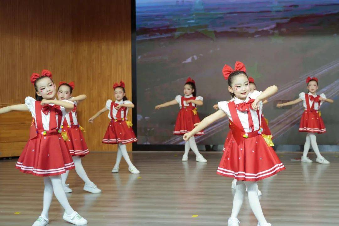 筑梦新时代 "年段文艺展演活动