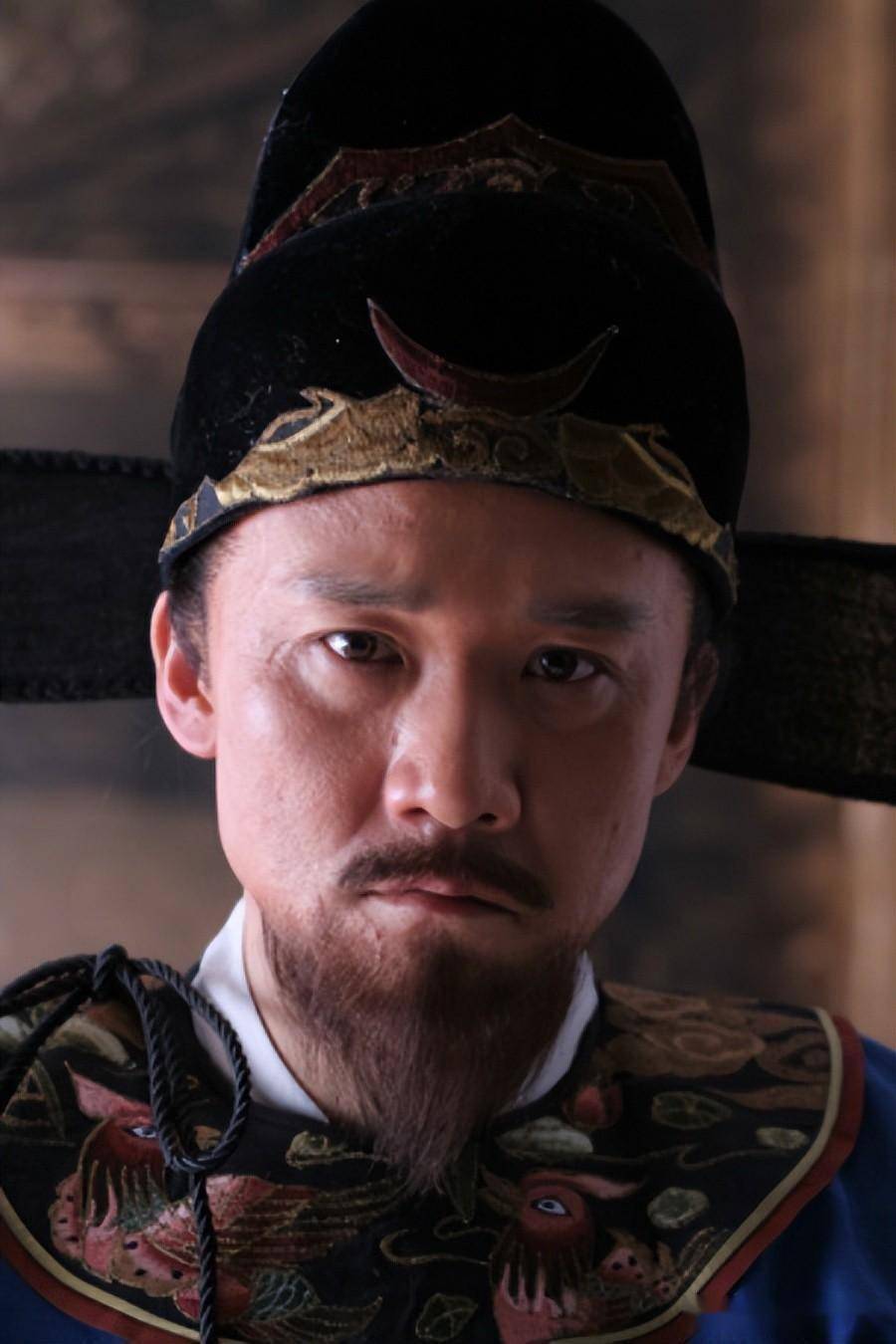 黄志忠:与何音离婚13年,55岁仍单身,前妻带孩子嫁小9岁许云帆