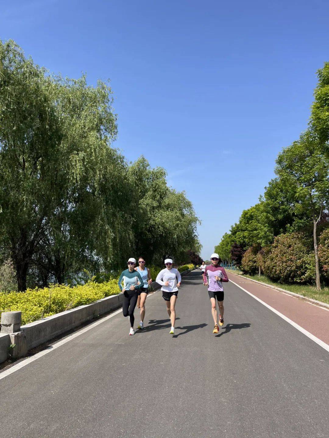 初一开始,学校有体育课测试,男生1000米,女生800米.