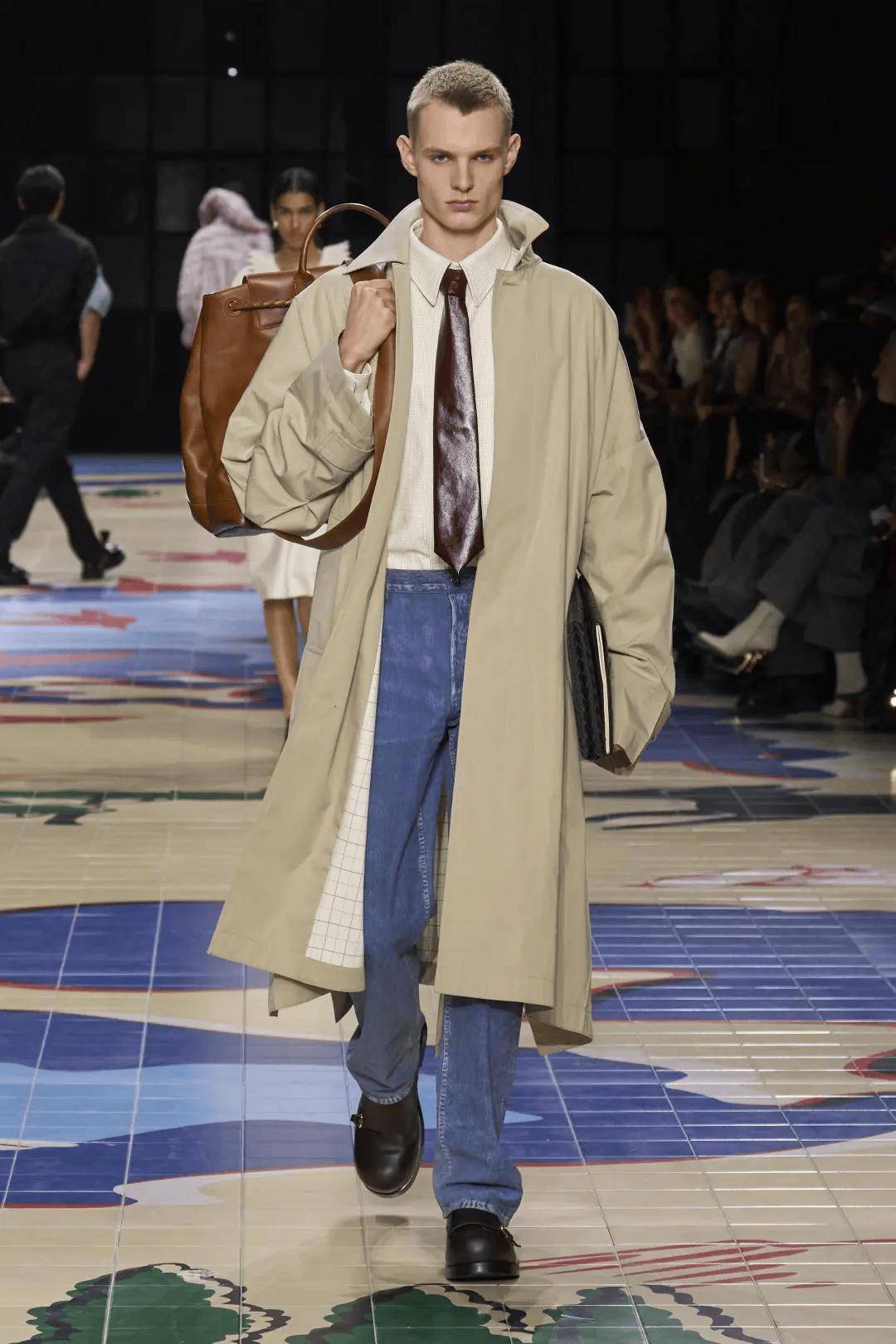 今年秋冬冷白皮星人的专宠"浮力":原力蓝