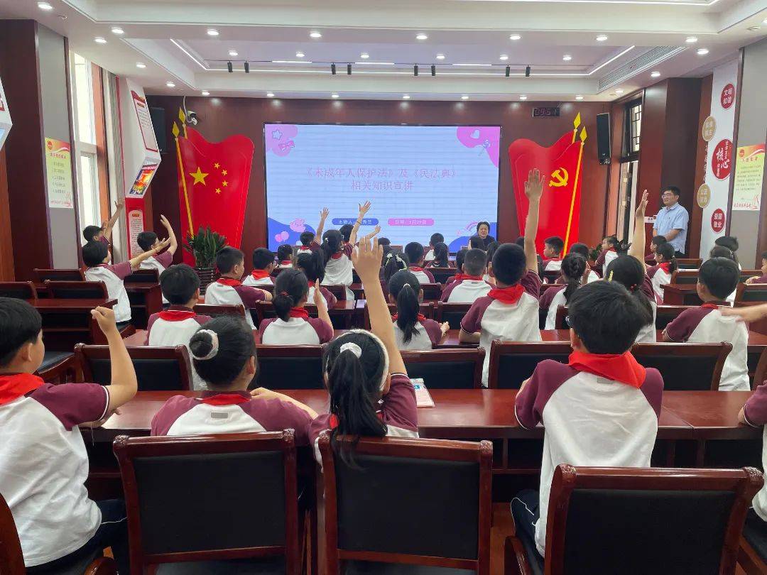 法护青春丨"用爱护航助成长·与法童行向未来"系列活动走进励才实验