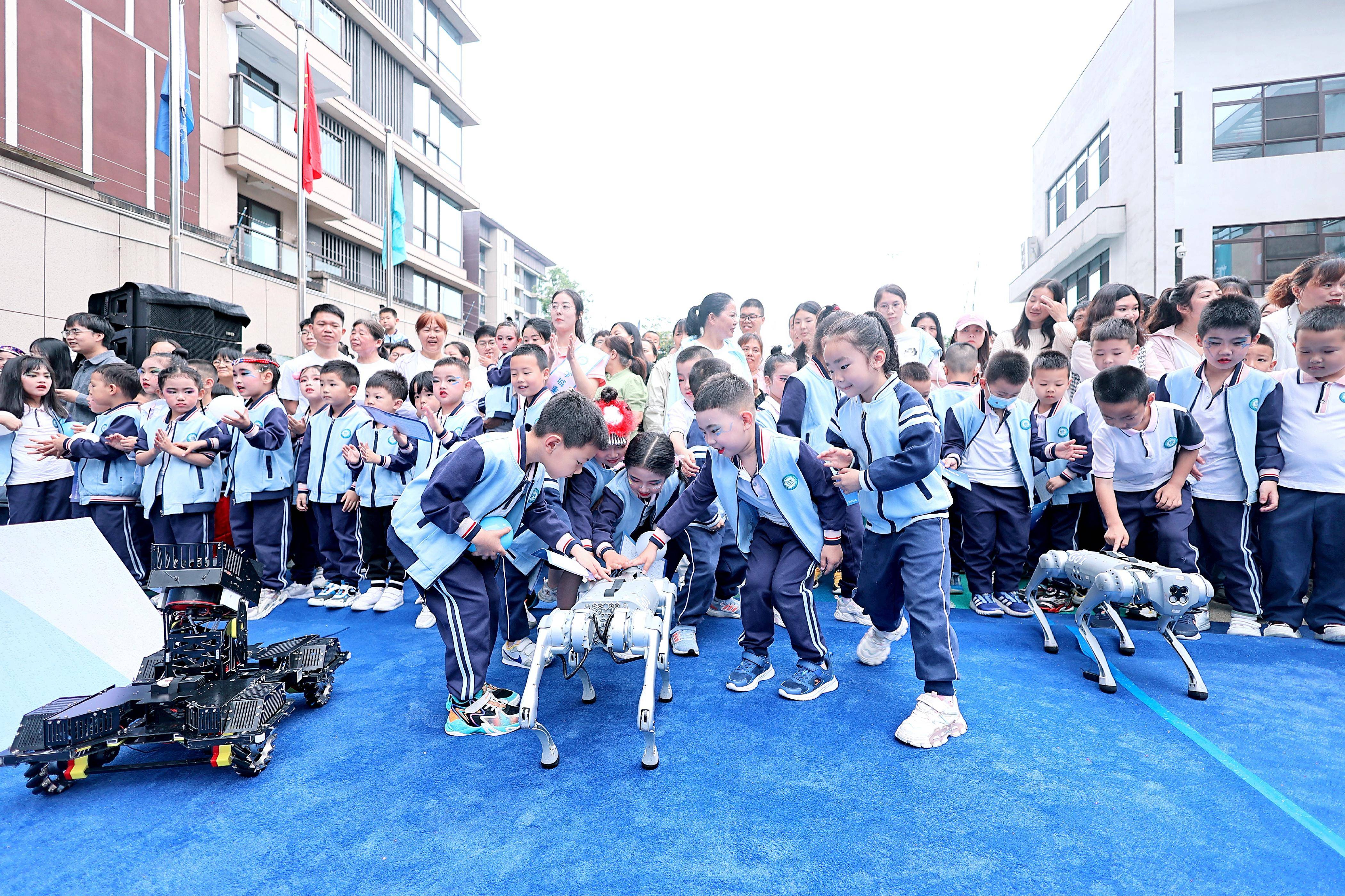 育科学家精神·逐梦科技创新—重庆二师附二幼举办首届科创节活动