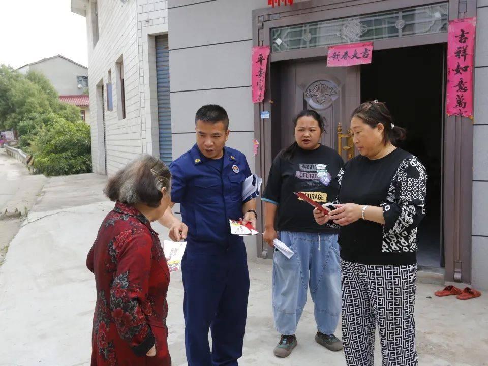 宣传5月20日宣传员在龙结镇白岩洞村开展消防知识宣传5月21日宣传员