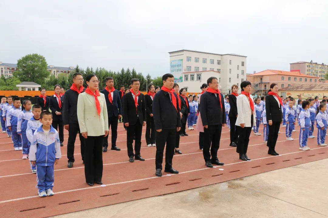 乌翠区委书记刘志浩,团市委书记张淑琳及乌翠区委副书记,政法委书记