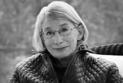 ​经典丨玛丽·奥利弗:这个早晨我看见鹿