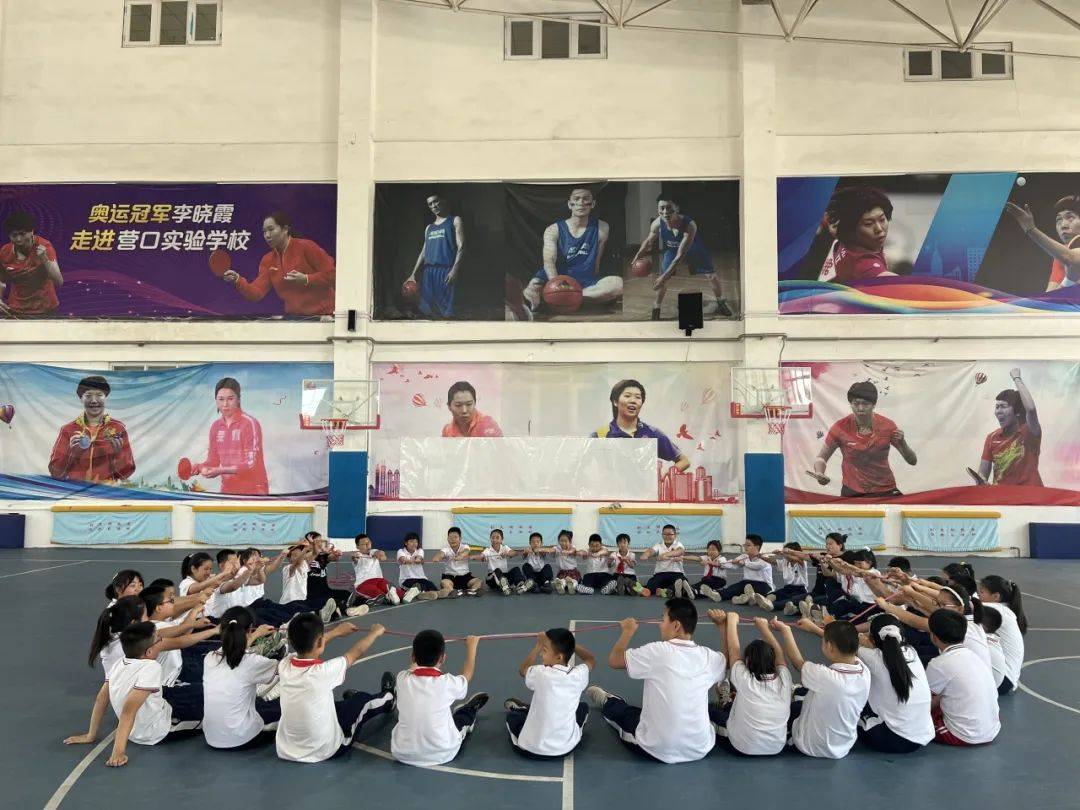 市妇联走进营口实验学校开展"手牵手,共筑梦想天空"心理健康主题团训