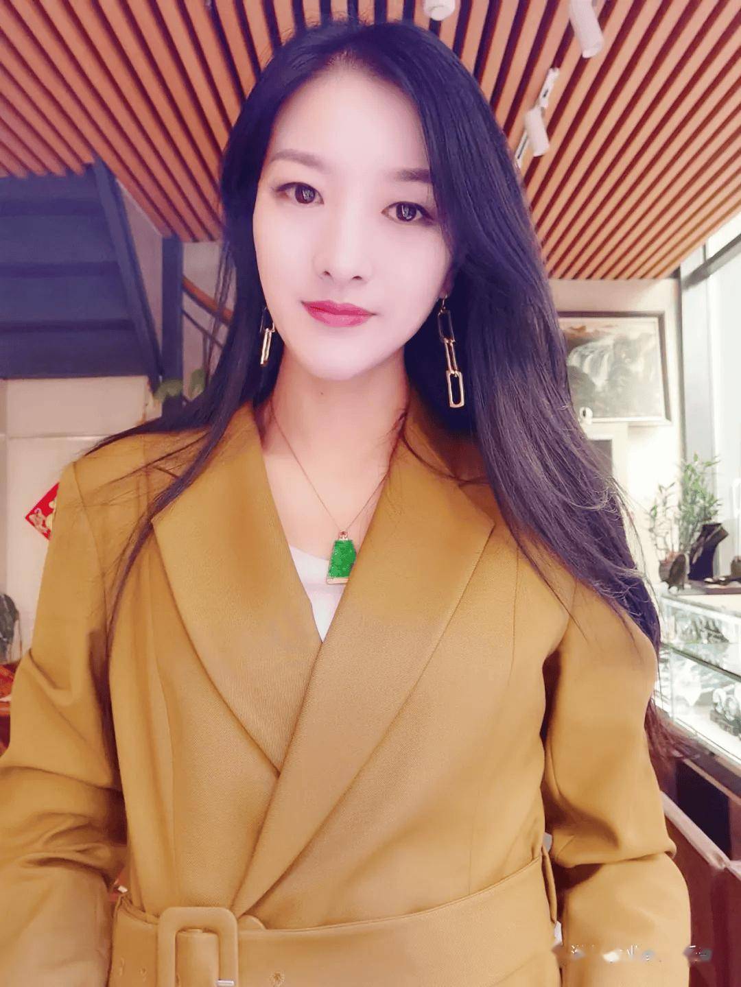 简介:祥尊珠宝是由缅甸翡翠原石加工运营中心精心打造的优势翡翠品牌