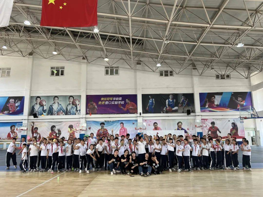 市妇联走进营口实验学校开展"手牵手,共筑梦想天空"心理健康主题团训