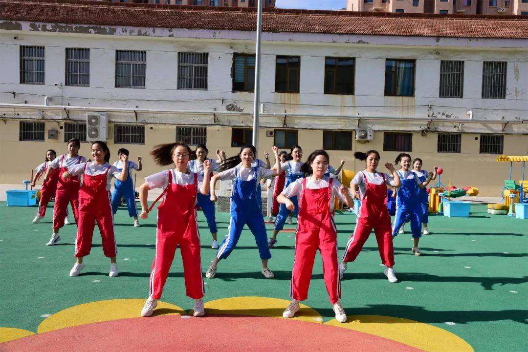 趣享运动 玩转童年——万荣县五一幼儿园庆"六一"家园联谊活动纪实