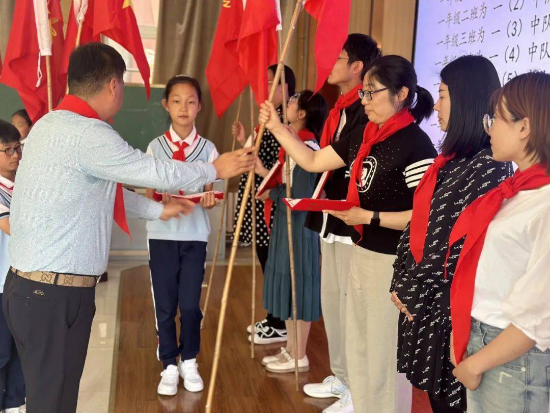 【宜阳·队旗飘飘】"红领巾爱祖国 争做新时代好队员 "青岛宜阳路小学