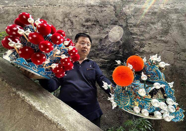 顶上国粹秦腔盔帽满载秦腔戏台锦绣雍容