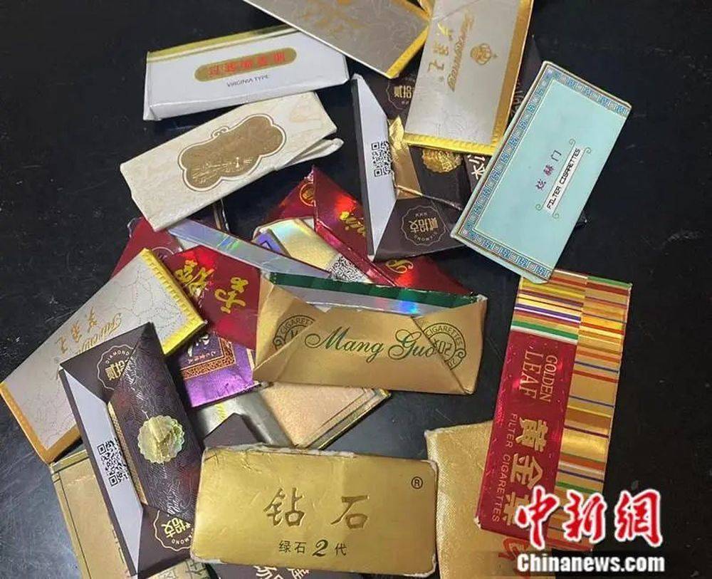 "叔叔,你的烟盒还要吗?"一股"拍烟卡"风正在校园蔓延