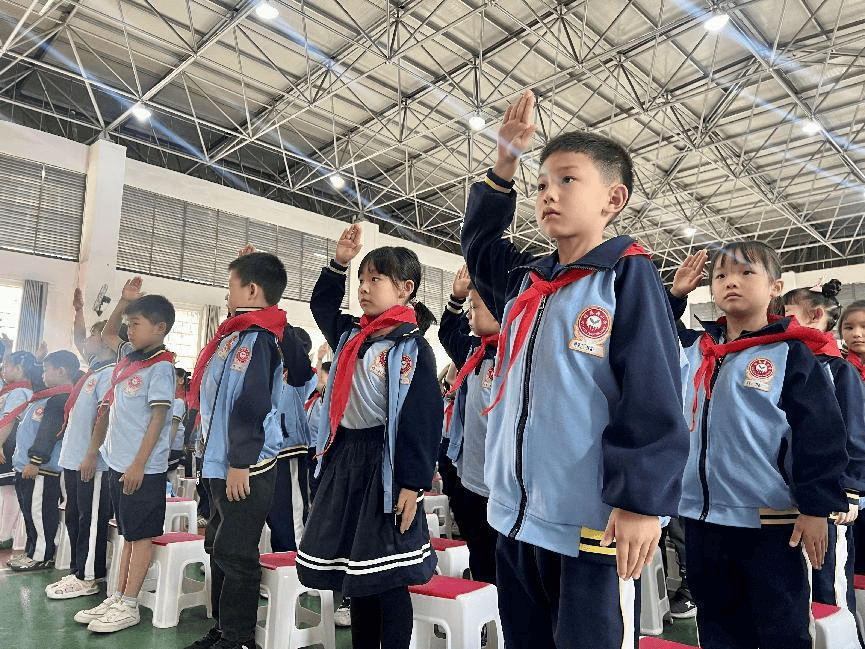 室承办的红领巾爱祖国示范性入队仪式在桃江县桂花园小学隆重举行